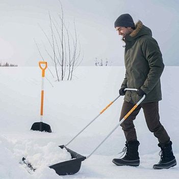 Лопата-скрепер снігоприбиральна Fiskars SnowXpert (1003470)