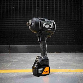 Гайковерт ударный аккумуляторный DeWalt McLaren F1 Team (DCF99MP2T)
