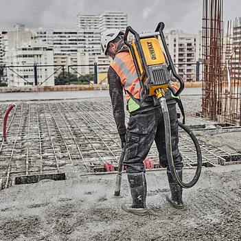 Вибратор-рюкзак для бетона аккумуляторный DeWalt POWERSHIFT (DCPS310N) – без аккумулятора и зарядного устройства