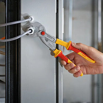 Набор инструмента диэлектрического Bosch 37 шт. (1600A02NG4)