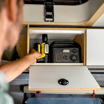 Мийка високого тиску акумуляторна портативна Karcher OC Handheld Compact (1.328-120.0)
