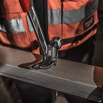 Молоток столярный с гвоздодером Milwaukee 450 г (4932478653)
