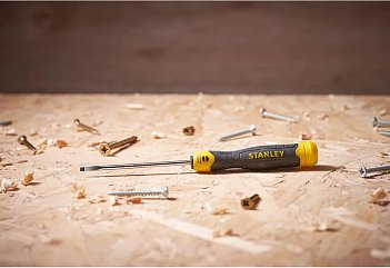 Отвертка шлицевая Stanley Cushion Grip SL3.0 х 75мм (0-64-924)