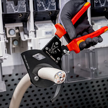 Кабелеріз діелектричний KNIPEX 280 мм 1000V VDE (95 36 280)