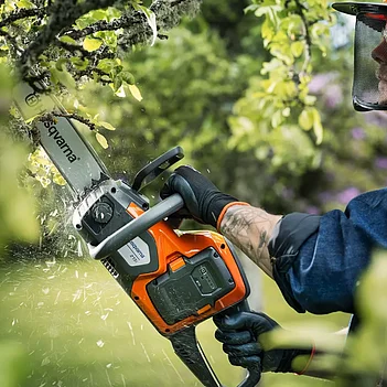 Акумуляторна ланцюгова пила Husqvarna 215i KIT (9707920-04)
