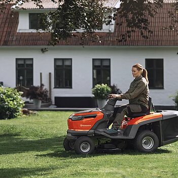 Трактор садовый аккумуляторный Husqvarna TC 100i (9707450-01)