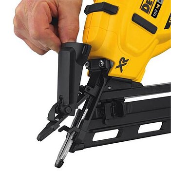 Степлер гвоздезабивной аккумуляторный DeWalt (DCN650P2)