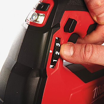 Шприц змащувальний акумуляторний Milwaukee M18 GG-0 400 мл (4933440493) - без акумулятора та зарядного пристрою