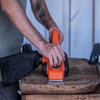 Рубанок електричний Black&Decker (BEW712)