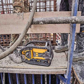 Вибратор для бетона аккумуляторный DeWalt POWERSHIFT (DCPS320N) - без аккумулятора и зарядного устройства