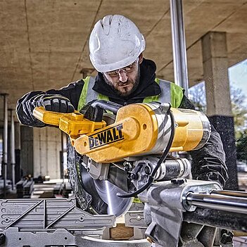 Пила торцювальна DeWalt (DWS780)