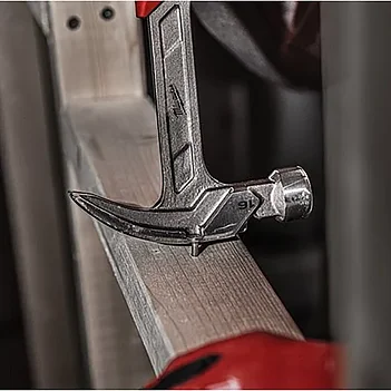 Молоток столярный с гвоздодером Milwaukee 450 г (4932478653)