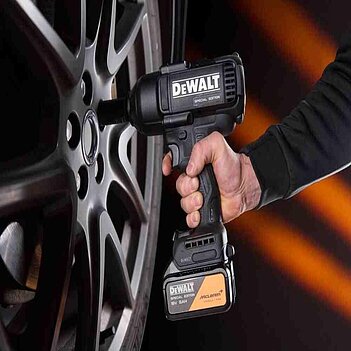 Гайковерт ударный аккумуляторный DeWalt McLaren F1 Team (DCF99MP2T)