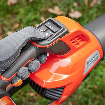 Повітродувка акумуляторна Husqvarna 230iB (9707443-01) - без акумулятора та зарядного пристрою