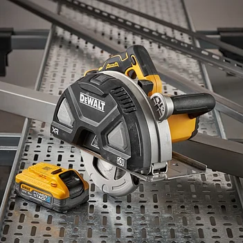 Пила дисковая аккумуляторная DeWalt (DCS383H2)