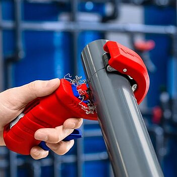 Труборез механический роликовый KNIPEX DP 50 (90 23 02 BK)