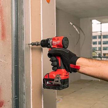 Акумуляторний ударний дриль-шурупокрут Milwaukee M18 BLPDRC-502C (4933492826)