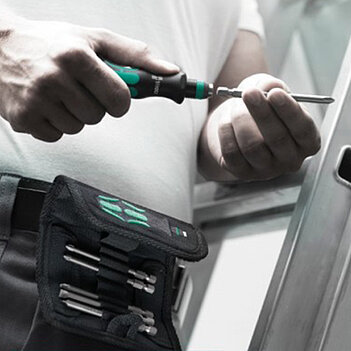 Отвертка динамометрическая с набором бит WERA Kraftform Kompakt 60 Torque 1,2-3,0 Нм 17 шт. (05059293001)