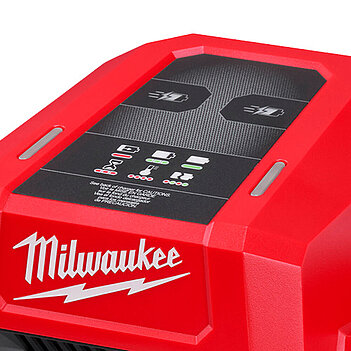 Аккумулятор Li-Ion Milwaukee M18 FORGENRG-602 DBSC 18,0В 2 шт. + зарядное устройство (4933498549)