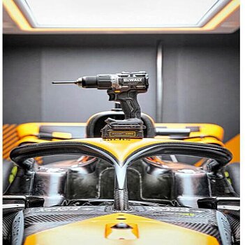Аккумуляторная ударная дрель-шуруповерт DeWalt McLaren F1 TEAM LIMITED EDITION (DCD85ME2GT)