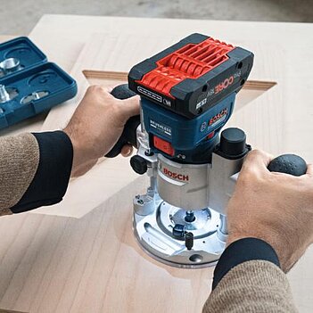 Фрезер кромковий акумуляторний Bosch PRO GKF 18V-8 (06016C2001) - без акумулятора та зарядного пристрою
