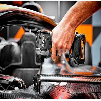 Акумуляторний ударний шурупокрут DeWalt McLaren F1 TEAM LIMITED EDITION (DCF85ME2GT)