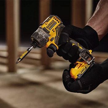 Аккумуляторный шуруповерт DeWalt (DCF601N)