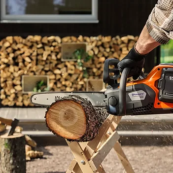 Аккумуляторная цепная пила Husqvarna 242i KIT (9708384-03)