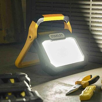 Прожектор светодиодный Stanley 5,0 В (SXLS50120E)