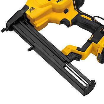 Степлер акумуляторний DeWalt (DCN681D2)