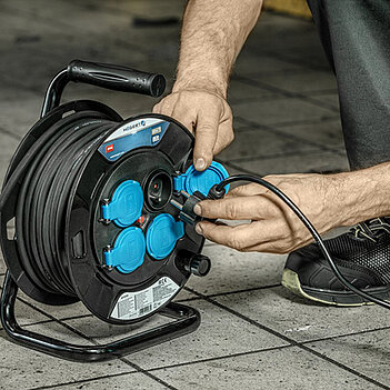 Удлинитель на катушке Hoegert 20 м, 3х1.5 (HT1E720)