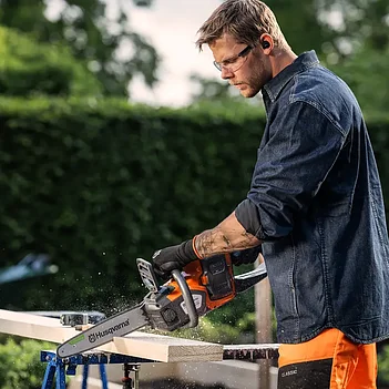Акумуляторна ланцюгова пила Husqvarna 215i KIT (9707920-04)