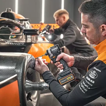 Акумуляторний ударний шурупокрут DeWalt McLaren F1 TEAM LIMITED EDITION (DCF85MM1T)