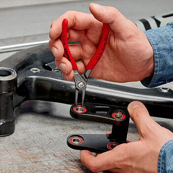 Щипці для внутрішніх стопорних кілець KNIPEX Cr-V 140 мм прямі на стиск (48 11 J1)