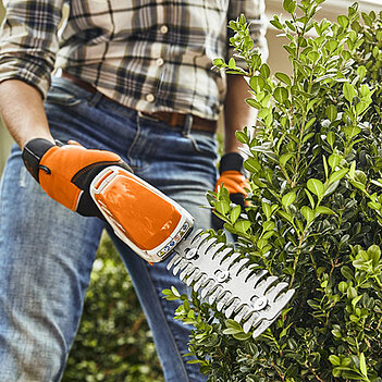 Кущоріз акумуляторний Stihl HSA 26 SET (HA030113521)