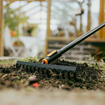 Грабли универсальные Fiskars OneClick (1080677)