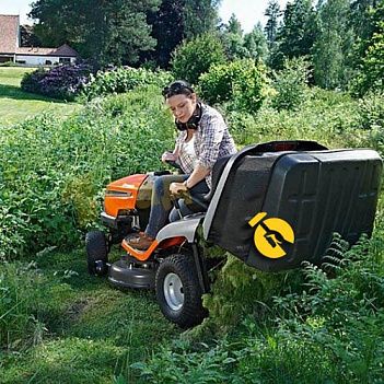 Райдер садовий бензиновий Husqvarna ТС 138 (9605101-24)