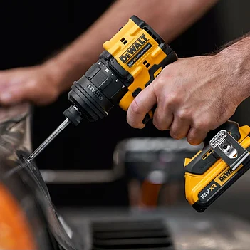 Аккумуляторная дрель-шуруповерт DeWalt со сменными насадками (DCD803D2T)