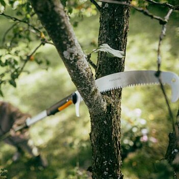 Ножовка по дереву садовая для высотореза Fiskars OneClick 620мм (1080690)