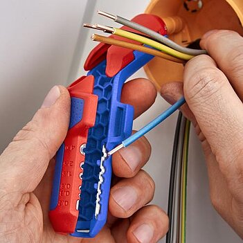 Инструмент для снятия изоляции KNIPEX ErgoStrip 135 мм (16 95 03 SB)