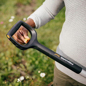 Вилы садовые телескопические Fiskars Xact (1070717)