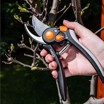 Секатор Neo Tools By-pass (15-202)
