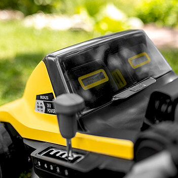 Газонокосилка аккумуляторная LMO 4-18 Dual Battery Set (1.445-421.0)