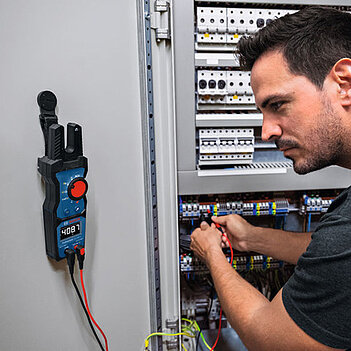 Мультиметр вилочный цифровой Bosch GFM 1000-15 + MH 1 (0601077401)