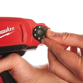 Пистолет для герметика аккумуляторный Milwaukee M12 PCG/600A-0 600 мл (HT2E236-0CG) - без аккумулятора и зарядного устройства