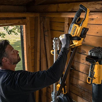 Кусторез аккумуляторный DeWalt (DCMHT564P1)
