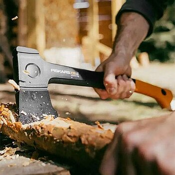 Топор универсальный Fiskars X18 Universal S (1069103)