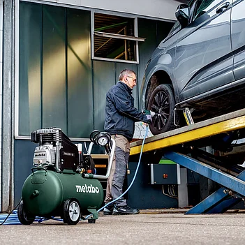 Компресор масляний Metabo Basic 300-50 (601525000)