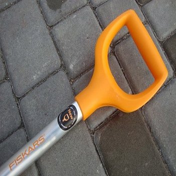 Лопата снегоуборочная Fiskars SnowXpert (1003469)