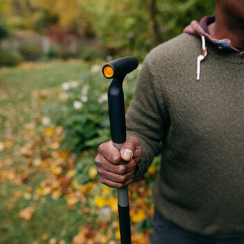 Граблі-лопата для листя Fiskars Ergonomic (1077116)